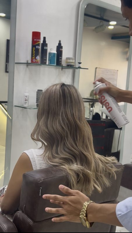 hair spray in girl hair
